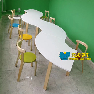 幼儿园儿童课桌椅美术室培训班扇形拼桌弧形桌笑脸实木椅子绘画桌