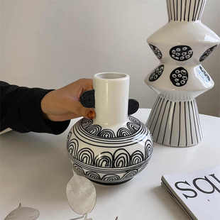 条纹艺术风格 釉面双耳白色陶瓷花瓶2021新款 饰品 创意家居摆件软装