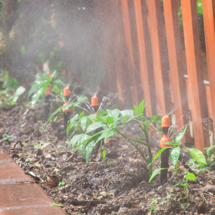 南水灌溉半自动浇花园林绿地家用浇水神器雾化微喷淋系统滴灌设备