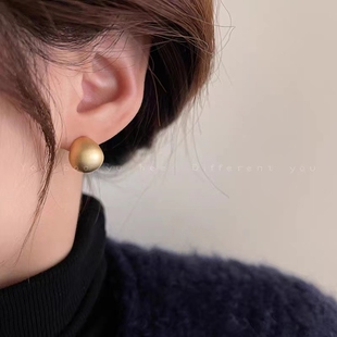 拉丝金属圆球耳钉女2023新款 金色复古简约耳环小众设计高级感耳饰