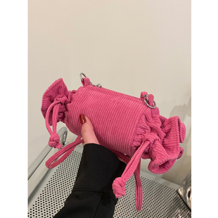 灯芯绒糖果色包包新款 2022包包小众设计粉色可爱斜挎斜挎水桶包女