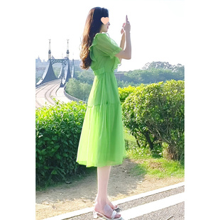 绿色雪纺连衣裙女夏季 2024新款 裙子 设计感气质洋气V领荷叶边短款