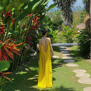 巴厘岛沙滩裙女2023新款 三亚海边度假连衣裙性感露背超仙连衣裙长