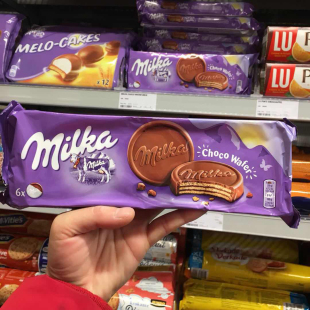 现货荷兰进口德国MILKA妙卡奶油巧克力夹心威化饼干6块装 180g