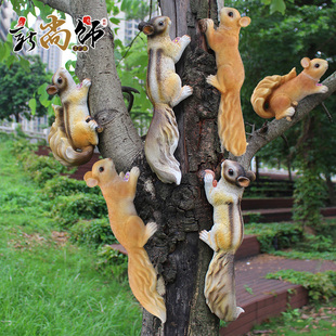 花园摆件仿真小松鼠摆件动物雕塑园林庭院户外爬树上挂件考拉装 饰