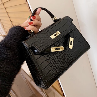 黑色包包2024新款 高级感鳄鱼纹斜挎洋气手提凯莉包迷你 包包女时尚