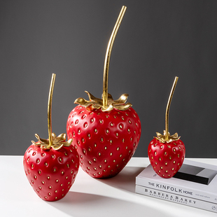 北欧摆件现代轻奢草莓家居办公室装 树脂创意工艺品 饰水果摆设软装
