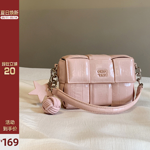 南风Chio2nd 粉色高级感单肩斜挎包 编织初夏小方包包女2024新款