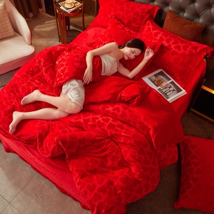 雅鹿家纺新款 加厚雕花绒四件套红色保暖婚庆床品双人被套床单枕套