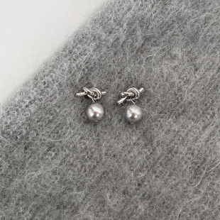 DOUDOUSTORE小灰豆925银针清冷灰色珍珠设计感耳钉通勤耳环耳饰