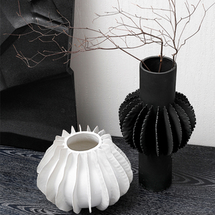 现代简约黑白陶瓷干插花器客厅电视柜餐桌装 饰摆件砖红色百叶花瓶