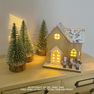 雪中小屋发光小木屋小房子拍照道具 桌面创意摆件 饰礼物 圣诞节装