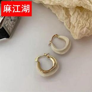 韩国奶油白滴釉不规则金属圆圈耳环女2021年新款 潮设计感小众耳扣